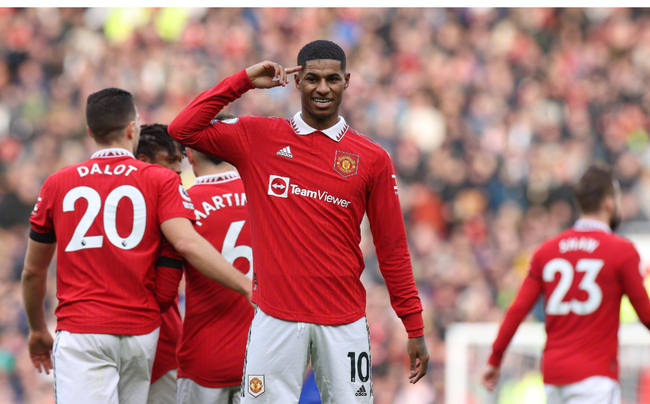 作在球场上 作在球场上